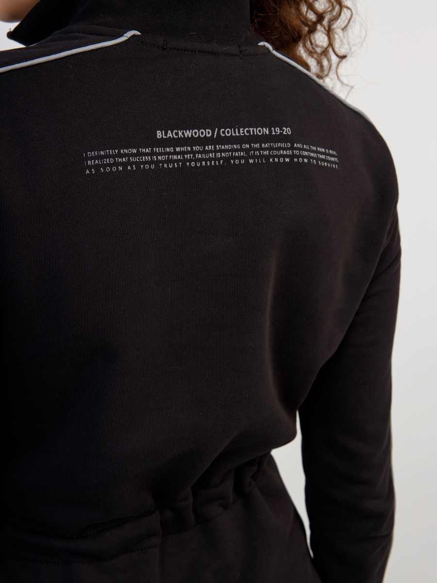 Платье BLACKWOOD с светоотражающими кантами и принтами